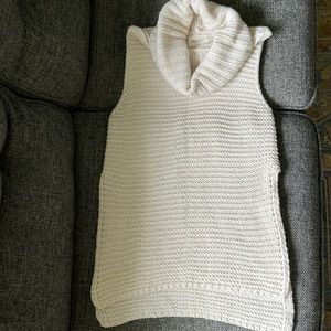 Women’s sleeveless turtleneck tunic. Size S/M.